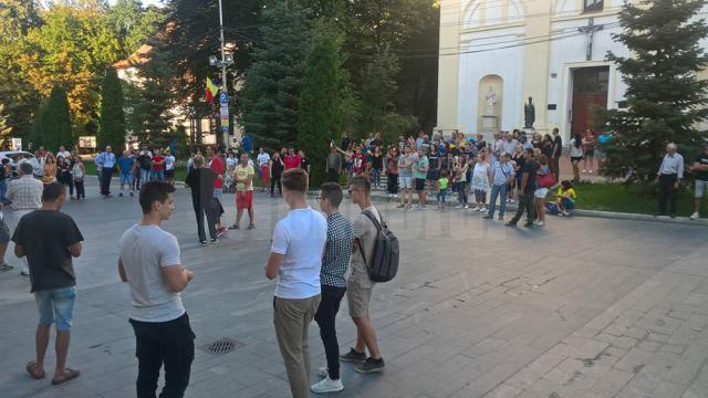 Câteva sute de suceveni s-au solidarizat aseară cu mitingul diasporei de la Bucureşti