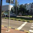 Sens giratoriu din centrul Sucevei, blocat de maşini parcate în bătaie de joc