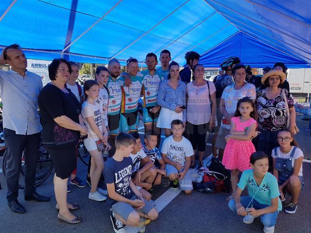 Sucevenii s-au alăturat ”Caravanei pentru normalitate”, pedalând pentru copiii cu autism