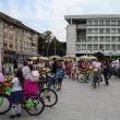 Parada „fustiţelor” pe biciclete a pornit din centrul Sucevei, pentru al treilea an consecutiv