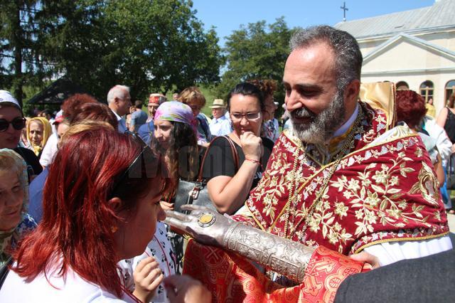 Sute de credincioşi au sărbătorit duminică hramul Sfintei Maria la Hagigadar