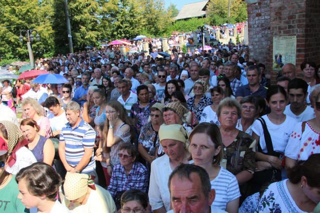 Liturghia solemnă oficiată, miercuri, la celebrarea Adormirii Maicii Domnului, de la Sanctuarul Marian Naţional de la Cacica