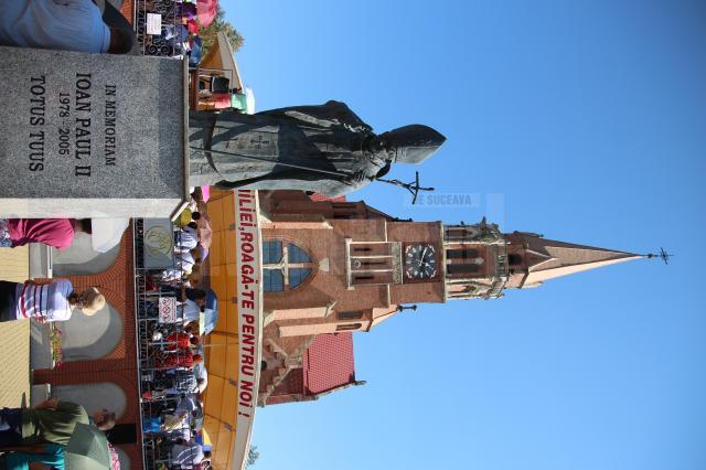 Liturghia solemnă oficiată, miercuri, la celebrarea Adormirii Maicii Domnului, de la Sanctuarul Marian Naţional de la Cacica