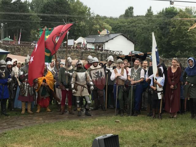 Cei peste 400 de participanți la Festivalul Medieval din Suceava i-au prezentat onorul domnitorului Ștefan cel Mare