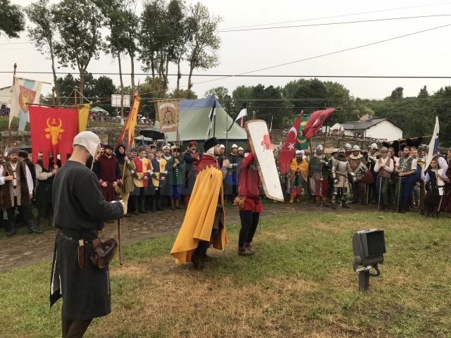 Cei peste 400 de participanți la Festivalul Medieval din Suceava i-au prezentat onorul domnitorului Ștefan cel Mare