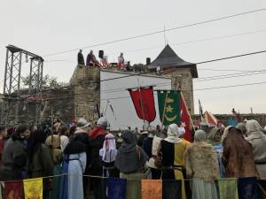 Cei peste 400 de participanți la Festivalul Medieval din Suceava i-au prezentat onorul domnitorului Ștefan cel Mare