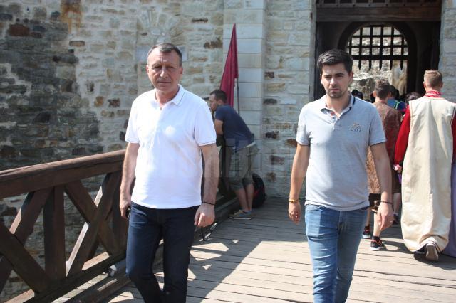 Alături de întreaga familie, Paul Stănescu a vizitat mănăstirile Putna şi Suceviţa, precum şi Cetatea de Scaun a Sucevei