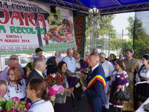 Familiile care au împlinit 50 de ani de căsnicie au fost premiate de primarul Eduard Dziminschi