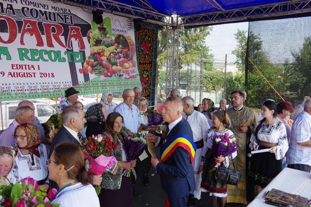 Familiile care au împlinit 50 de ani de căsnicie au fost premiate de primarul Eduard Dziminschi
