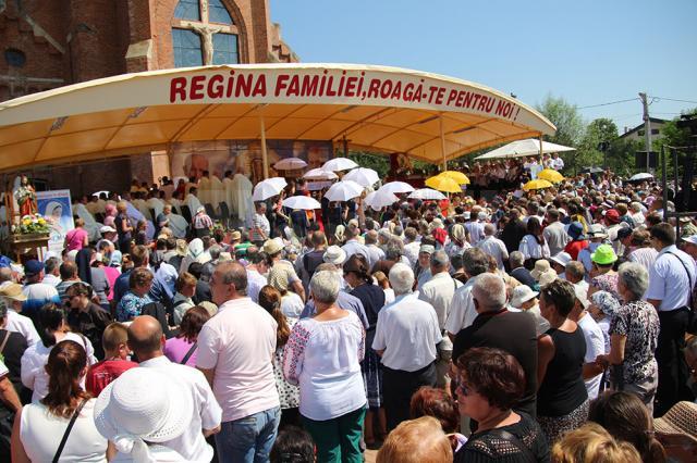 Apel al preoţilor la responsabilitate şi la grijă pentru ţară, la Liturghia catolică de Sf. Maria, de la Cacica