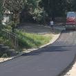 Primul strat de asfalt a fost turnat vineri pe strada „de pământ” Mihail Sadoveanu
