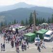 „Sărbătoarea muntelui” de pe Rarău a atras şi anul acesta mii de suceveni şi turişti