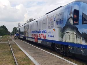 Automotorul Desiro „Săgeata albastră” care circulă pe linia Suceava-Putna a fost personalizat de CFR Călători Sursa foto : Pagina Dornesti-Putna