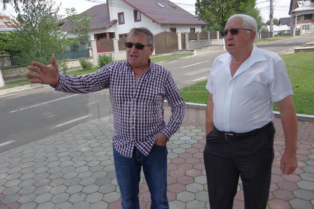 Vecinul Ilie Poroch și consilierul local Aurel Diaconu