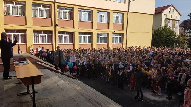 Primarul Sucevei a participat la inaugurarea de an școlar la 14 unități de învățământ