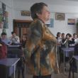 În loc de flori în prima zi de şcoală, o profesoară şi-a rugat elevii să doneze banii în scop caritabil