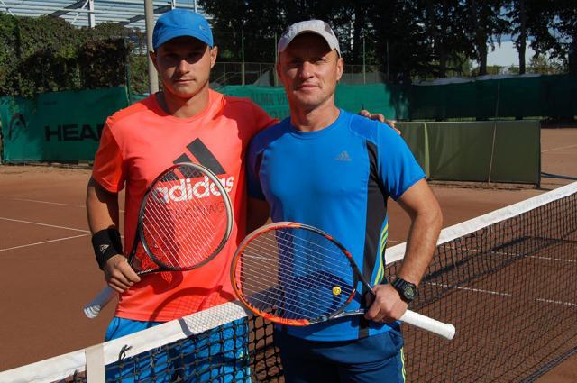 Bogdan Marasin (stânga) s-a calificat din nou în finala grupei Elita -40 de ani