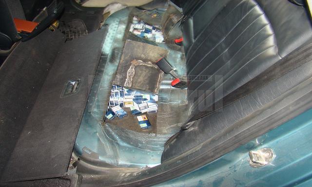 Țigări de peste 50.000 de euro și patru mașini reținute de polițiștii de frontieră suceveni