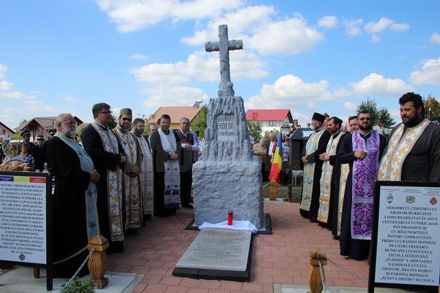 Monumentul Eroilor, reabilitat, împreună cu placa comemorativă, au fost sfințite de un sobor de preoți de la parohiile din Burdujeni