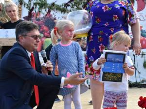 Ghervazen Longher a oferit tablete copiilor