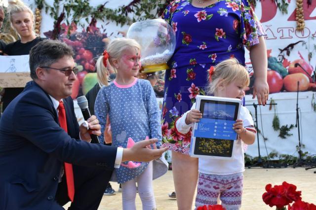 Ghervazen Longher a oferit tablete copiilor