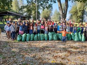 Elevii din Cornu Luncii au participat la Ziua de Curățenie Naţională