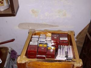 Zeci de societăţi comerciale vând pe sub mână ţigări de contrabandă