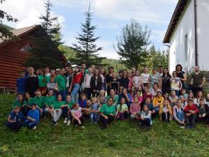 Voluntari din Moldovița au participat la Campania Națională „Let’s Do It, Romania!”