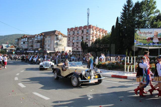 Festivalul Oktoberfest în Est, deschis cu o imensă paradă, muzică, distracţie şi bere