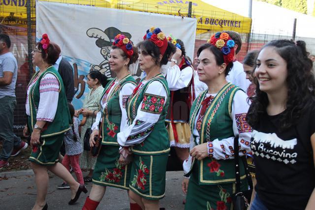 Festivalul Oktoberfest în Est, deschis cu o imensă paradă, muzică, distracţie şi bere