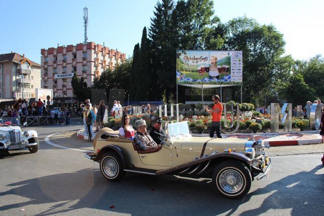 Festivalul Oktoberfest în Est, deschis cu o imensă paradă, muzică, distracţie şi bere