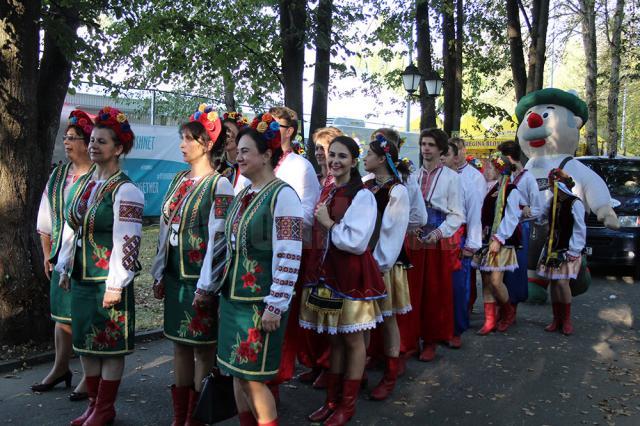 Festivalul Oktoberfest în Est, deschis cu o imensă paradă, muzică, distracţie şi bere