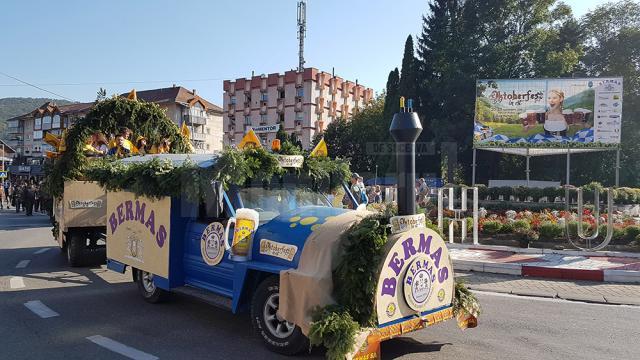 Festivalul Oktoberfest în Est, deschis cu o imensă paradă, muzică, distracţie şi bere