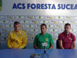 Mijlocaşul Eugeniu Celeadnic, principalul Selim Benachour şi vicele Mihai Ungurean au fost prezenţi la conferinţa de presă a Forestei