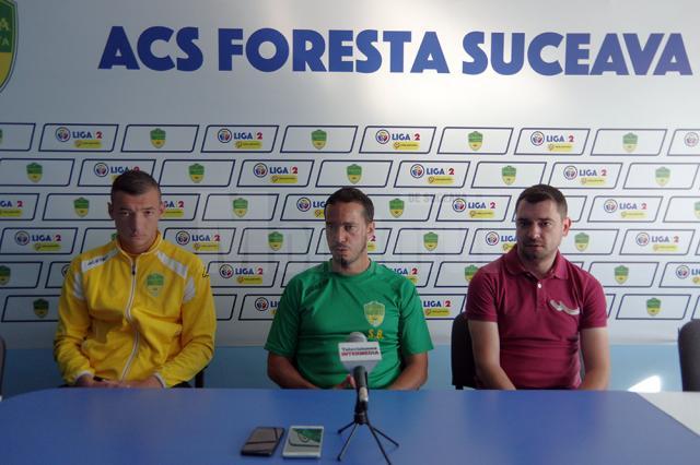 Mijlocaşul Eugeniu Celeadnic, principalul Selim Benachour şi vicele Mihai Ungurean au fost prezenţi la conferinţa de presă a Forestei