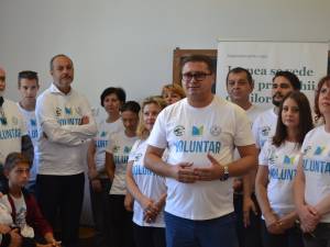 Donație de laptopuri și rechizite, pentru elevii școlii din Buda, comuna Râșca