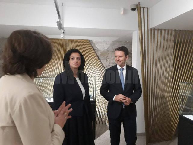 Împreună cu deputatul Angelica Fădor, la Muzeul Bucovinei. Foto: Facebook