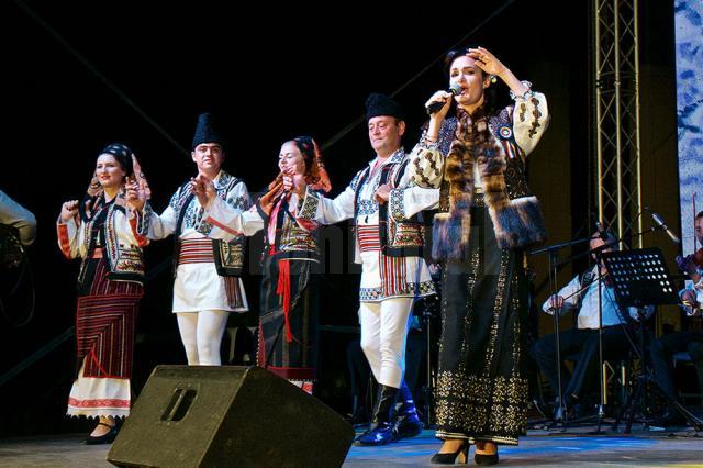 Doi suceveni premiați la un festival-concurs național de folclor, la Alexandria