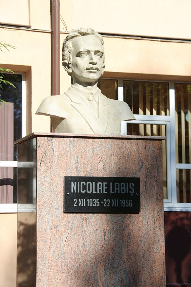 Bustul poetului Nicolae Labiș