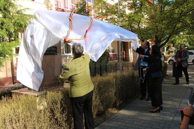 Festivalul naţional de poezie „Nicolae Labiş“ a debutat ieri la Colegiul Tehnic „Petru Muşat”