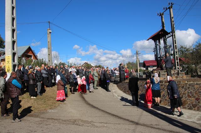 Sfinţirea troiţei de la Lipoveni