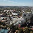 Un incendiu de proporţii a făcut pagube mari la un depozit de fier vechi din Burdujeni
