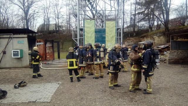 Mii de pompieri din ţară, din Ucraina şi Republica Moldova învaţă la Siret să stingă incendii cu aer