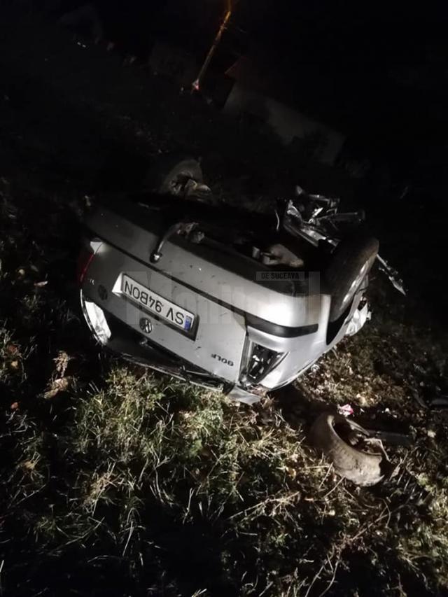 Maşina implicată în accidentul de sâmbătă noapte, în care se aflau patru tineri