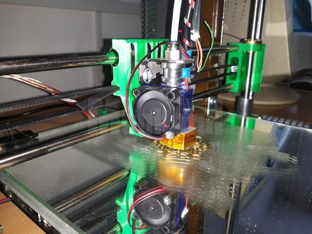 Un adolescent din Fălticeni a construit, de la zero, o imprimantă 3D