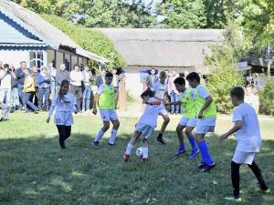 Cupa Satelor reprezintă un proiect de promovare a fotbalului printre tinerii din mediul sătesc. Foto frf.ro