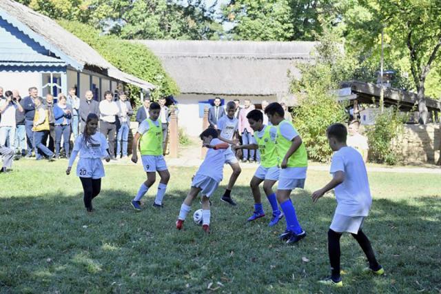 Cupa Satelor reprezintă un proiect de promovare a fotbalului printre tinerii din mediul sătesc. Foto frf.ro