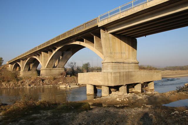 Podul spre Roșcani a fost construit la începutul anilor 60 și a rezistat fără probleme până la o viitura din 2010
