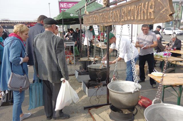 Pe parcursul târgului pot fi degustate delicioase produse tradiţionale din Bucovina