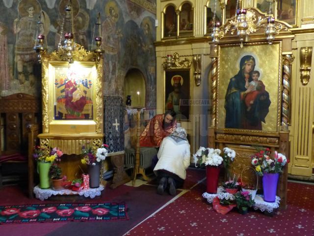 Biserica „Sf. Dumitru” din municipiul Suceava îşi sărbătoreşte vineri hramul